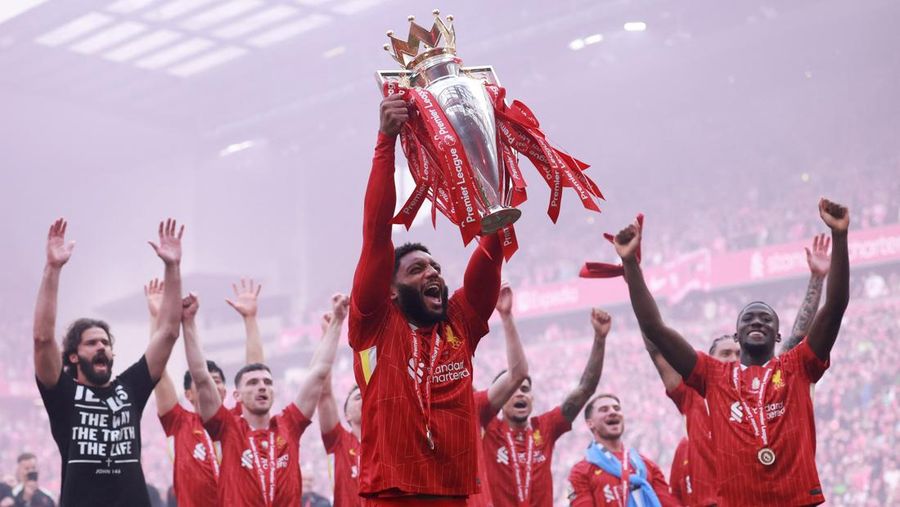 Pemain Liverpool merayakan gelar juara Liga Primer Inggris di Stadion Andfiled, Liverpool, Inggris, MInggu (25/5/2025). (REUTERS/Phil Noble)
