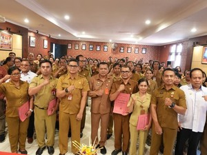60 Kepala Sekolah di Tabanan Terima SK Pengangkatan