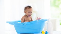 Bayi Aktif di Luar Rumah? Pilih Sabun Sesuai Kebutuhan Kulitnya
