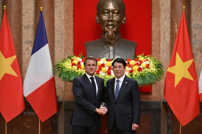 VIETNAM-FRANCE/MACRON France's President Emmanuel Macron and Vietnam's President Luong Cuong shake hands during a meeting at the Presidential Palace in Hanoi on May 26, 2025. NHAC NGUYEN/Pool via REUTERS