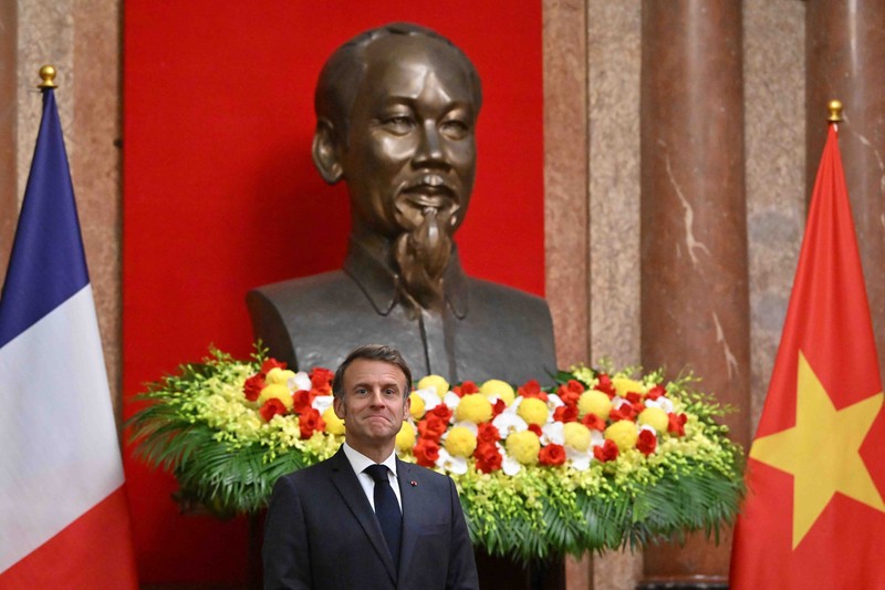 VIETNAM-FRANCE/MACRON France's President Emmanuel Macron and Vietnam's President Luong Cuong shake hands during a meeting at the Presidential Palace in Hanoi on May 26, 2025. NHAC NGUYEN/Pool via REUTERS