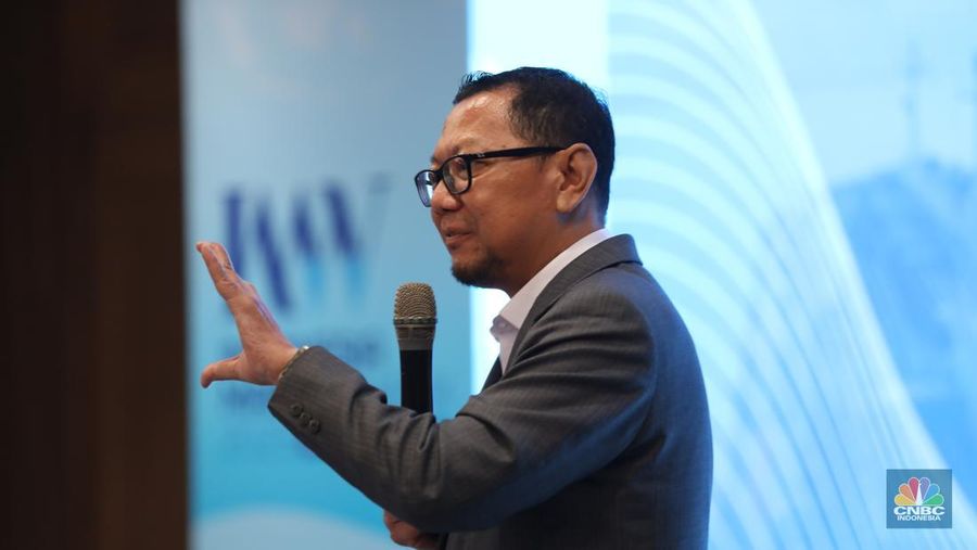 VP HSSE PT Pertamina International Shipping Capt. Ade Gunawan dalam Talkshow Series HSSE di Jakarta International Convention Centre (JICC), Senayan, Jakarta, Senin (26/5/2025). (CNBC Indonesia/Tri Susilo)