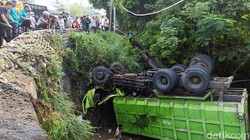 Kecelakaan Maut Truk Tabrak Motor-Pikap di Probolinggo, 4 Orang Tewas