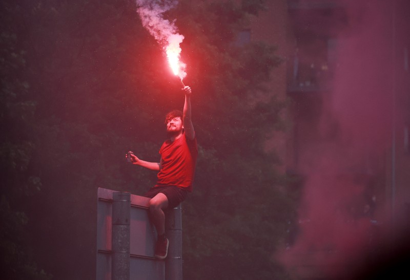 Liverpool menggelar parade bus terbuka untuk merayakan musim kemenangan mereka di Liga Primer Inggris di Merseyside, Inggris, Senin (26/5/2025). (REUTERS/Phil Noble)