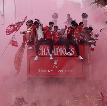 Potret Parade Juara Liverpool, Pusat Kota Berubah Jadi Lautan Merah