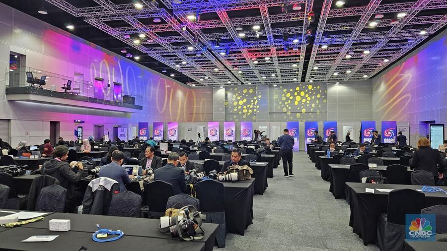 Media center yang disediakan dalam Konferensi Tingkat Tinggi (KTT) ASEAN ke - 46 di Kuala Lumpur Convention Center (KLCC), untuk jurnalis internasional meliput. Letaknya berada di Exhibition Hall 1, Ground Level, KLCC. (CNBC Indonesia/Emir Yanwardhana) Media center yang disediakan dalam Konferensi Tingkat Tinggi (KTT) ASEAN ke - 46 di Kuala Lumpur Convention Center (KLCC), untuk jurnalis internasional meliput. Letaknya berada di Exhibition Hall 1, Ground Level, KLCC. (CNBC Indonesia/Emir Yanwardhana)