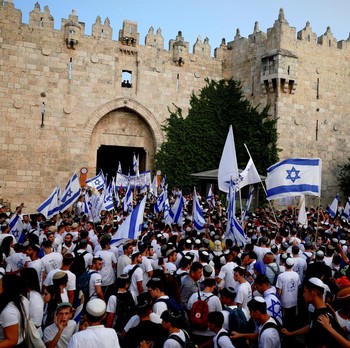 Potret Israel Serbu Al-Aqsa di Yerusalem, Serukan