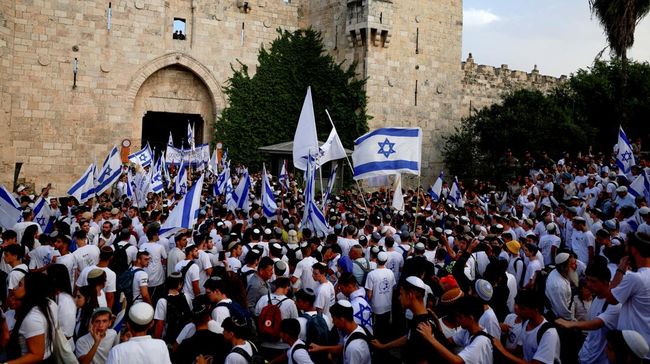 Potret Israel Serbu Al-Aqsa di Yerusalem, Serukan "Matilah Orang Arab"