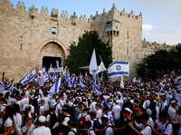 Potret Israel Serbu Al-Aqsa di Yerusalem, Serukan 