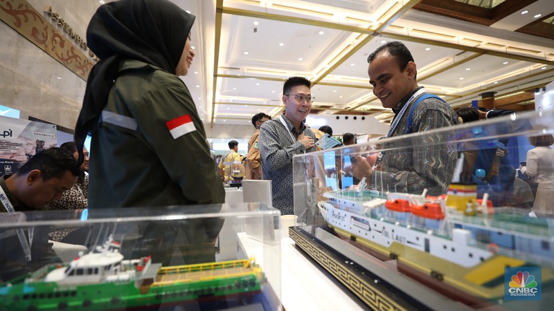 Pameran industri maritim, Indonesia Maritime Week 2025 dibuka di JCC Senayan, Jakarta, Senin (26/5/2025). Pameran berlangsung selama tiga hari 26-28 Mei 2025. (CNBC Indonesia/Tri Susilo) Pameran industri maritim, Indonesia Maritime Week 2025 dibuka di JCC Senayan, Jakarta, Senin (26/5/2025). Pameran berlangsung selama tiga hari 26-28 Mei 2025. (CNBC Indonesia/Tri Susilo)