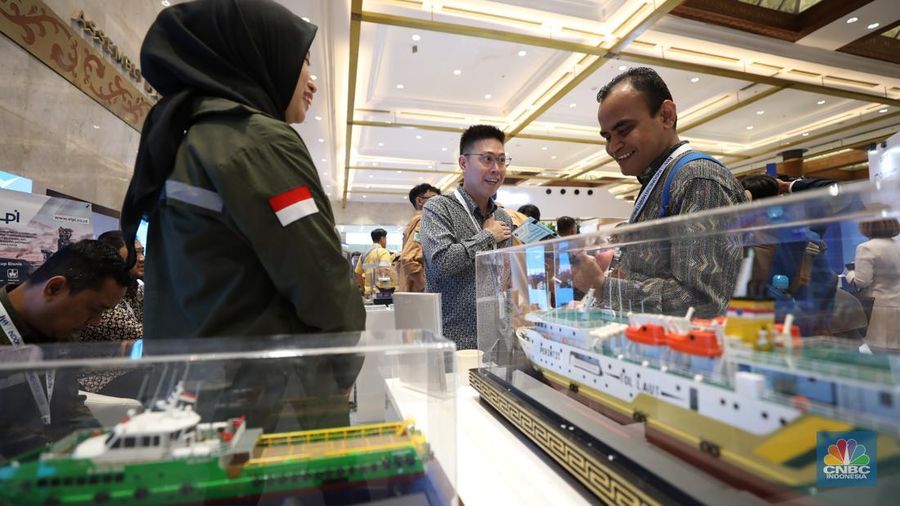 Pameran industri maritim, Indonesia Maritime Week 2025 dibuka di JCC Senayan, Jakarta, Senin (26/5/2025). Pameran berlangsung selama tiga hari 26-28 Mei 2025. (CNBC Indonesia/Tri Susilo) Pameran industri maritim, Indonesia Maritime Week 2025 dibuka di JCC Senayan, Jakarta, Senin (26/5/2025). Pameran berlangsung selama tiga hari 26-28 Mei 2025. (CNBC Indonesia/Tri Susilo)