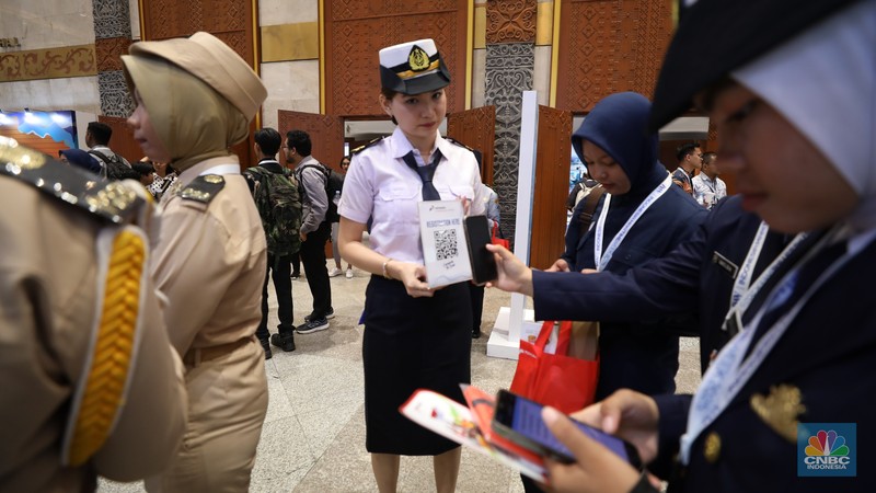 Pameran industri maritim, Indonesia Maritime Week 2025 dibuka di JCC Senayan, Jakarta, Senin (26/5/2025). Pameran berlangsung selama tiga hari 26-28 Mei 2025. (CNBC Indonesia/Tri Susilo) Pameran industri maritim, Indonesia Maritime Week 2025 dibuka di JCC Senayan, Jakarta, Senin (26/5/2025). Pameran berlangsung selama tiga hari 26-28 Mei 2025. (CNBC Indonesia/Tri Susilo)