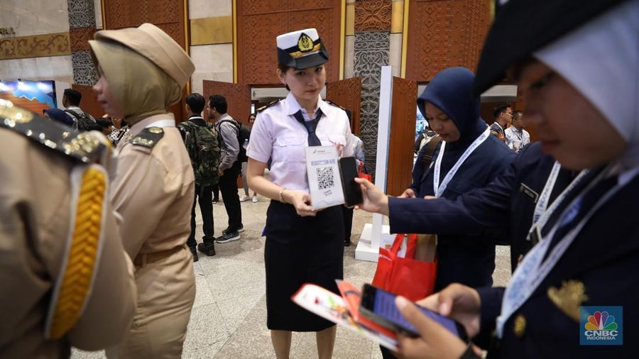 Pameran industri maritim, Indonesia Maritime Week 2025 dibuka di JCC Senayan, Jakarta, Senin (26/5/2025). Pameran berlangsung selama tiga hari 26-28 Mei 2025. (CNBC Indonesia/Tri Susilo) Pameran industri maritim, Indonesia Maritime Week 2025 dibuka di JCC Senayan, Jakarta, Senin (26/5/2025). Pameran berlangsung selama tiga hari 26-28 Mei 2025. (CNBC Indonesia/Tri Susilo)