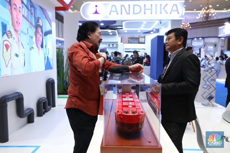 Pameran industri maritim, Indonesia Maritime Week 2025 dibuka di JCC Senayan, Jakarta, Senin (26/5/2025). Pameran berlangsung selama tiga hari 26-28 Mei 2025. (CNBC Indonesia/Tri Susilo) Pameran industri maritim, Indonesia Maritime Week 2025 dibuka di JCC Senayan, Jakarta, Senin (26/5/2025). Pameran berlangsung selama tiga hari 26-28 Mei 2025. (CNBC Indonesia/Tri Susilo)