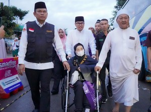 Lepas Jamaah Calon Haji 2025, Wawalkot Pilar Saga Titip Doa untuk Tangsel