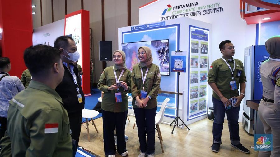 Sejumlah partisipan melakukan donor darah pada ajang Indonesia Maritime Week (IMW) 2025 di Jakarta Convention Center (JCC), Selasa (27/5/2025). (CNBC Indonesia/Tri Susilo) Sejumlah partisipan melakukan donor darah pada ajang Indonesia Maritime Week (IMW) 2025 di Jakarta Convention Center (JCC), Selasa (27/5/2025). (CNBC Indonesia/Tri Susilo)