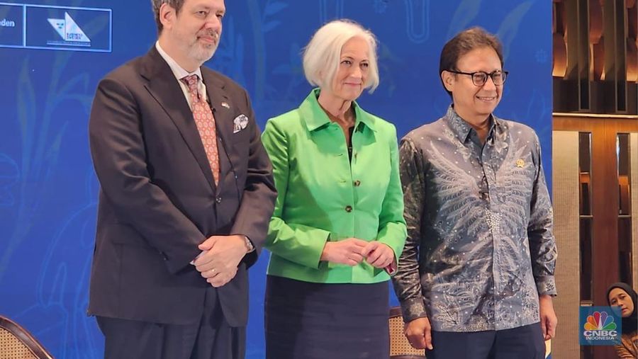 Duta Besar Swedia untuk Indonesia Daniel Blockert, Menteri Kesehatan Swedia Acko Ankarberg Johansson, dan Menteri Kesehatan Republik Indonesia, Budi Gunadi Sadikin