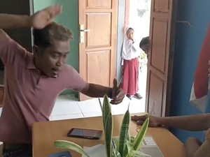 Viral Anggota LSM Gebrak Meja dan Bikin Ricuh di SD Duko Sumenep
