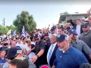 Video: Warga Israel Ramai-ramai Geruduk Masjid Al-Aqsa Lalu Bikin Provokasi