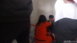 Rekonstruksi Ungkap Kebrutalan Amanda Aniaya Mati Sang Kekasih