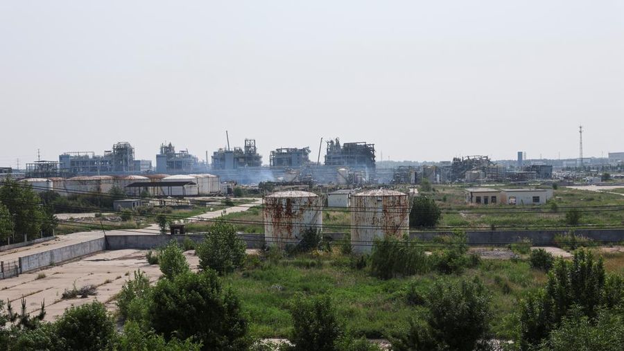 Suasana lokasi ledakan pabrik kimia yang dioperasikan oleh Shandong Youdao Chemical di Gaomi, provinsi Shandong, China, Selasa (27/5/2025). (cnsphoto via REUTERS) Suasana lokasi ledakan pabrik kimia yang dioperasikan oleh Shandong Youdao Chemical di Gaomi, provinsi Shandong, China, Selasa (27/5/2025). (cnsphoto via REUTERS)