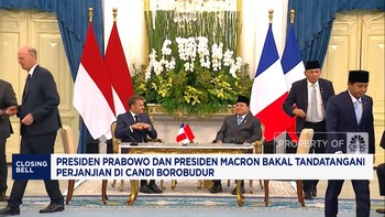 Video: Prabowo & Macron Tanda Tangan Perjanjian di Candi Borobudur