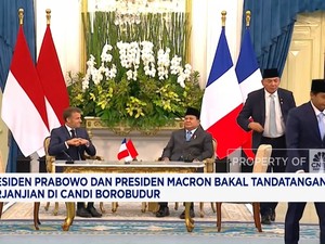 Video: Prabowo & Macron Tanda Tangan Perjanjian di Candi Borobudur