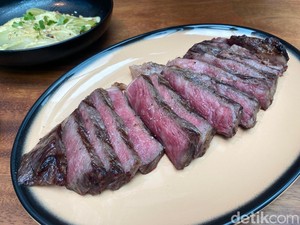 Gurita Panggang dan Wagyu Ribeye Steak Spanyol Ada di Resto Ini