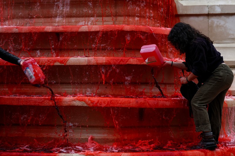 ISRAEL-PALESTINIANS/GAZA-FRANCE-PROTEST People participate in a demonstration organised by Human rights activists from Amnesty International, Greenpeace, Oxfam and Medecins du Monde, to show support for Palestinians in the Gaza Strip and condemn civilian casualties, at the Fontaine des Innocents in Paris, France May 28, 2025. REUTERS/Abdul Saboor