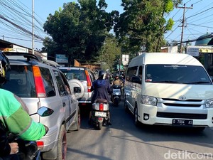 Titik Kemacetan Pagi Ini di Jalan Derwati-Ciwastra Bandung