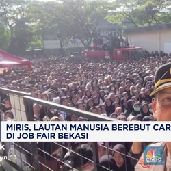 Video: Miris, Lautan Manusia Berebut Cari Kerja di Job Fair Bekasi