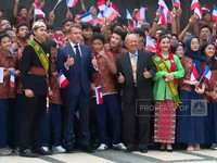 Momen Presiden Macron Datangi Kampus UNJ Usai Bertemu Prabowo