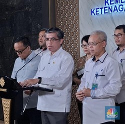 Menaker Siapkan Regulasi Larang Batas Usia di Lowongan Kerja