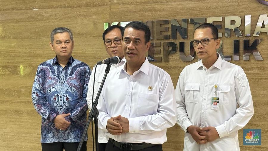 Pertanian (Mentan) Amran Sulaiman saat konferensi pers di kantornya, Jakarta, Rabu (28/5/2025). (CNBC Indonesia/Martyasari Rizky)
