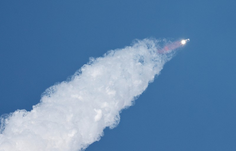 Pesawat ruang angkasa Starship milik SpaceX diluncurkan pada uji kesembilan di landasan peluncuran milik perusahaan tersebut di Starbase, Texas, AS, Selasa (27/5/2025). (REUTERS/Joe Skipper) Pesawat ruang angkasa Starship milik SpaceX diluncurkan pada uji kesembilan di landasan peluncuran milik perusahaan tersebut di Starbase, Texas, AS, Selasa (27/5/2025). (REUTERS/Joe Skipper)