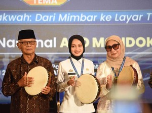 Bersama Kiai dan Bu Nyai, Mbak Wali Vinanda Buka Ayo Mondok Nasional