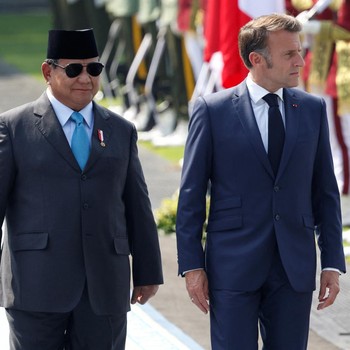 Momen Prabowo dan Macron Bertemu '4 Mata' di Istana Merdeka
