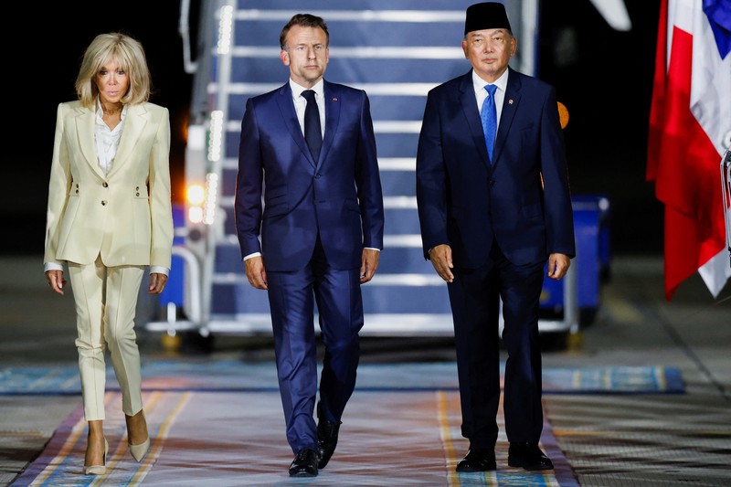 Presiden Prancis Emmanuel Macron tiba di pangkalan udara militer Halim Perdanakusuma, Jakarta, Selasa (27/5/2025). (REUTERS/Ajeng Dinar Ulfiana) Presiden Prancis Emmanuel Macron tiba di pangkalan udara militer Halim Perdanakusuma, Jakarta, Selasa (27/5/2025). (REUTERS/Ajeng Dinar Ulfiana)