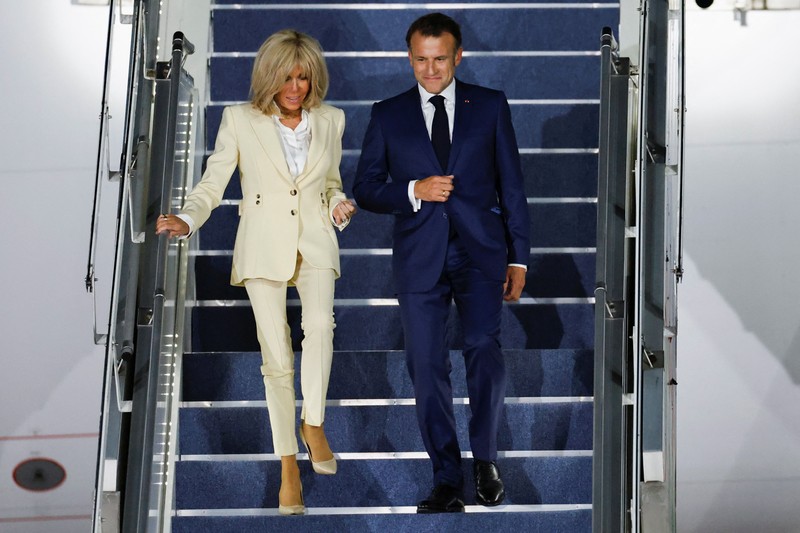 Presiden Prancis Emmanuel Macron tiba di pangkalan udara militer Halim Perdanakusuma, Jakarta, Selasa (27/5/2025). (REUTERS/Ajeng Dinar Ulfiana) Presiden Prancis Emmanuel Macron tiba di pangkalan udara militer Halim Perdanakusuma, Jakarta, Selasa (27/5/2025). (REUTERS/Ajeng Dinar Ulfiana)