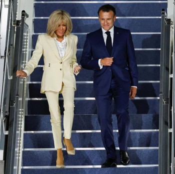 Temui Prabowo, Detik-Detik Presiden Prancis Emmanuel Macron Tiba di RI