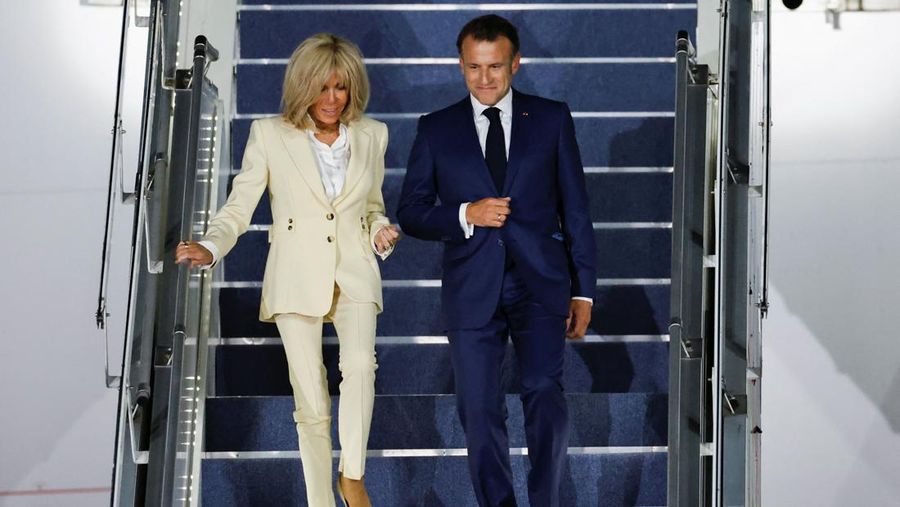 Presiden Prancis Emmanuel Macron tiba di pangkalan udara militer Halim Perdanakusuma, Jakarta, Selasa (27/5/2025). (REUTERS/Ajeng Dinar Ulfiana) Presiden Prancis Emmanuel Macron tiba di pangkalan udara militer Halim Perdanakusuma, Jakarta, Selasa (27/5/2025). (REUTERS/Ajeng Dinar Ulfiana)