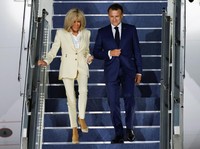 Temui Prabowo, Detik-Detik Presiden Prancis Emmanuel Macron Tiba di RI