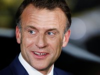 Ini Alasan Macron Kaji Larangan Medsos untuk Anak di Bawah 15 Tahun