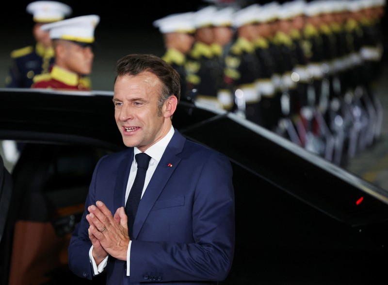 Presiden Prancis Emmanuel Macron tiba di pangkalan udara militer Halim Perdanakusuma, Jakarta, Selasa (27/5/2025). (REUTERS/Ajeng Dinar Ulfiana) Presiden Prancis Emmanuel Macron tiba di pangkalan udara militer Halim Perdanakusuma, Jakarta, Selasa (27/5/2025). (REUTERS/Ajeng Dinar Ulfiana)