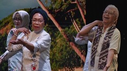 Lansia Jakarta Tampil Enerjik Lewat Tari Keroncong di TIM