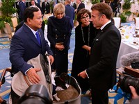 Anak Tusuk Guru, Macron Mau Bikin Aturan Mirip Prabowo