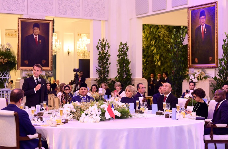 Ada momen unik saat Presiden Prabowo Subianto menjamu Presiden Prancis Emmanuel Macron dan istrinya, Brigitte Macron, di Istana Kepresidenan Jakarta, Rabu (28/5/2025) malam. Prabowo tampak membawa serta kucing kesayangannya, Bobby Kartanegara. Ada momen unik saat Presiden Prabowo Subianto menjamu Presiden Prancis Emmanuel Macron dan istrinya, Brigitte Macron, di Istana Kepresidenan Jakarta, Rabu (28/5/2025) malam. Prabowo tampak membawa serta kucing kesayangannya, Bobby Kartanegara. (Dok. Biro Pers Sekretariat Presiden/Muchlis Jr)