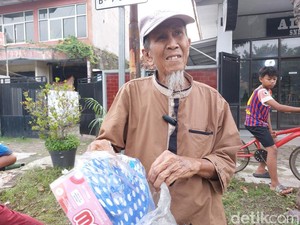 Di Balik Sepeda Tuanya, Bria Tak Lelah Mengejar Harap