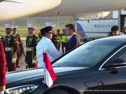 Prabowo-Didit Lepas Kepulangan Macron dan Brigitte dari Bandara YIA Prabowo-Didit Lepas Kepulangan Macron dan Brigitte dari Bandara YIA