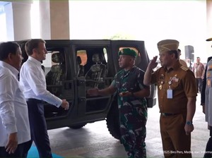 Presiden Macron Dialog Bahasa Prancis dengan Perwira di Akmil Magelang